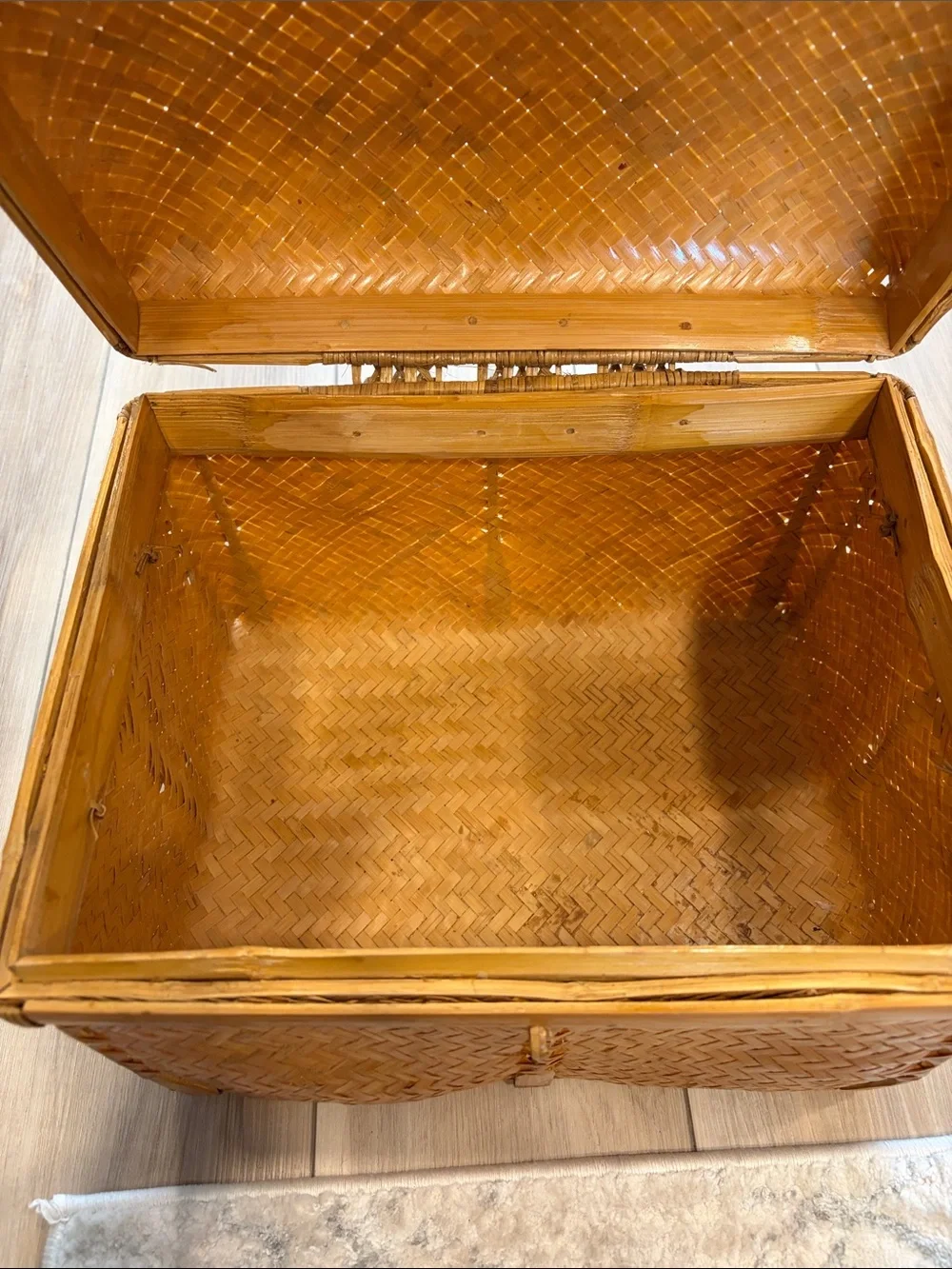 Vintage woven basket in Honey Brown